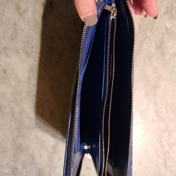 Zenith Wrislet for cards, passport...very roomy NWOT - Picture 5 of 5